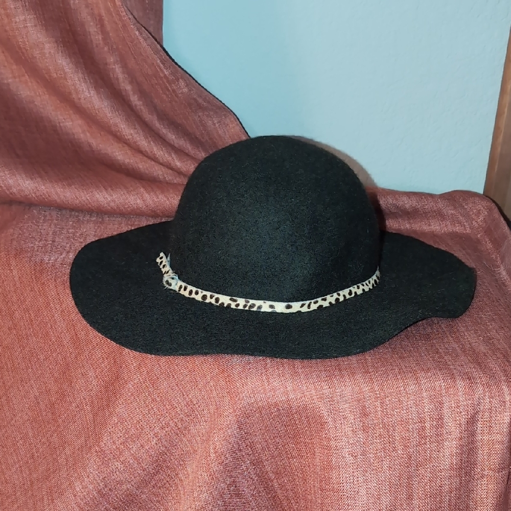 Hat Attack Forest Green Hat with Leopard Band